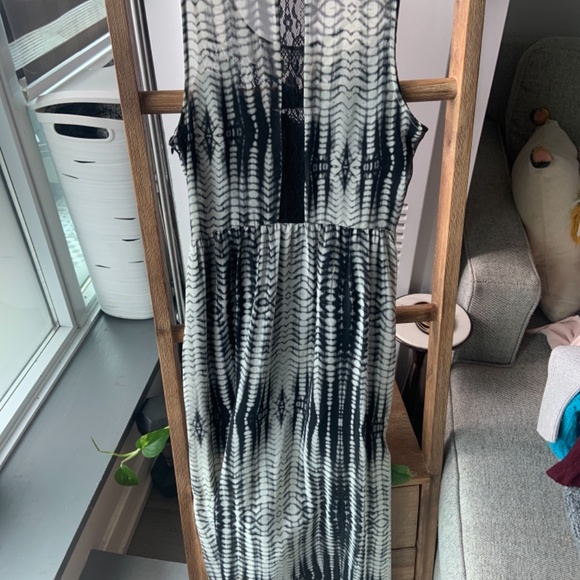 Lush Maxi Dress - Picture 2 of 4